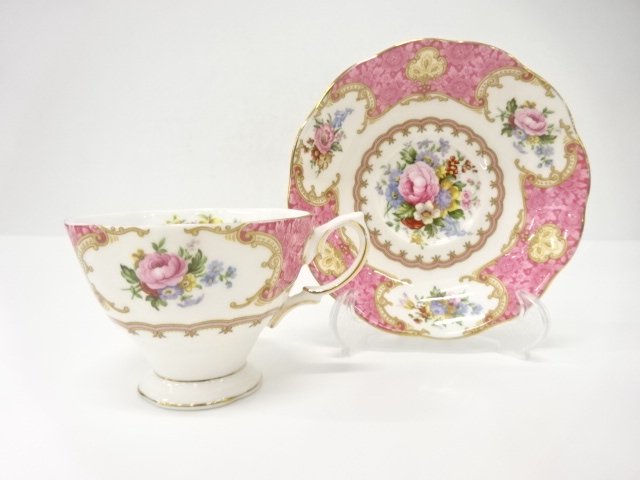 JAPANESE COLLECTIBLE / ROYAL ALBERT LADY CARLISLE TEACUP / SAUCER WEST